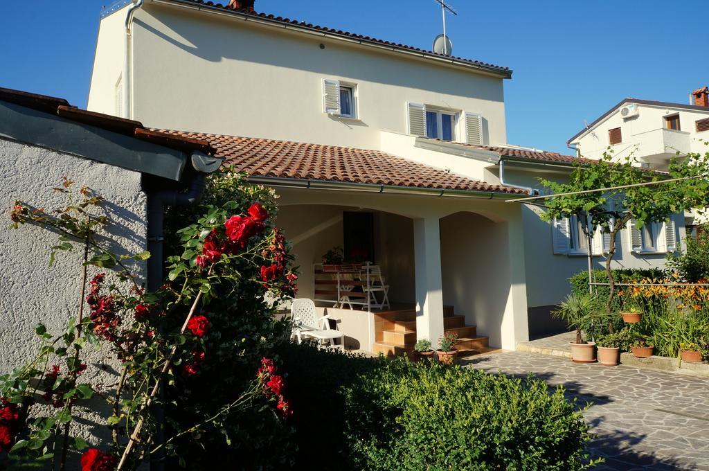Studio And Apartment Nadia With Garden Πόρετς Δωμάτιο φωτογραφία