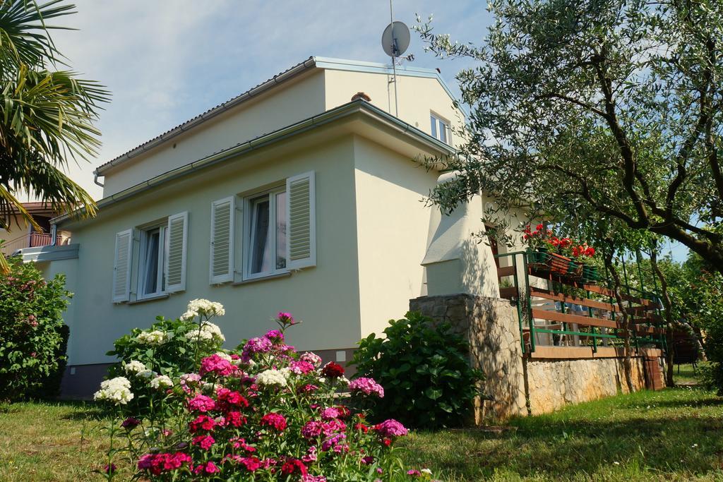 Studio And Apartment Nadia With Garden Πόρετς Δωμάτιο φωτογραφία