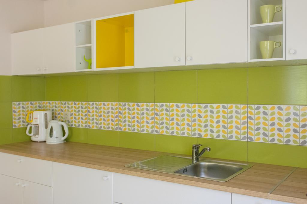 Studio And Apartment Nadia With Garden Πόρετς Εξωτερικό φωτογραφία