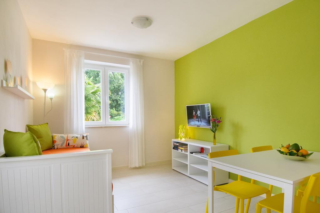 Studio And Apartment Nadia With Garden Πόρετς Εξωτερικό φωτογραφία