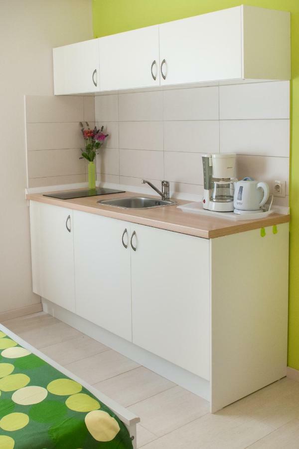 Studio And Apartment Nadia With Garden Πόρετς Εξωτερικό φωτογραφία