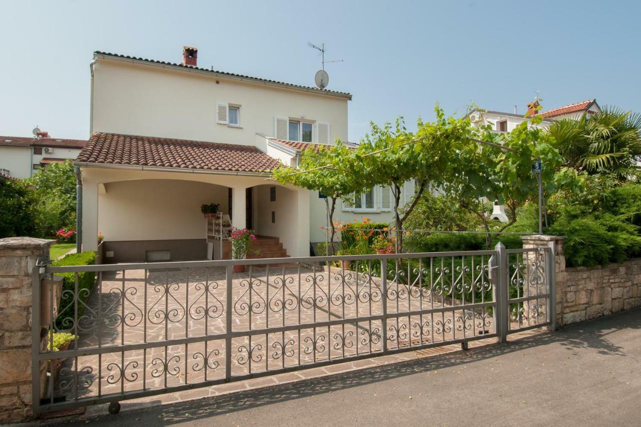 Studio And Apartment Nadia With Garden Πόρετς Εξωτερικό φωτογραφία